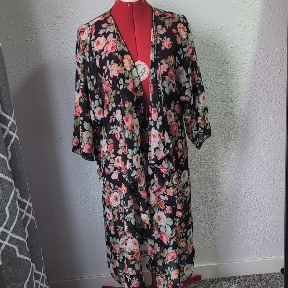 LuLaRoe Black Floral Short Sleeve Kimono Robe Women's Medium Lightweight